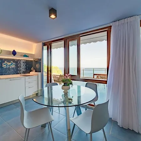 Altamira Apartment